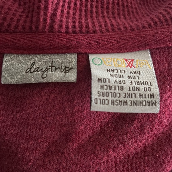 Daytrip distressed Textured Hoodie - Picture 7 of 7